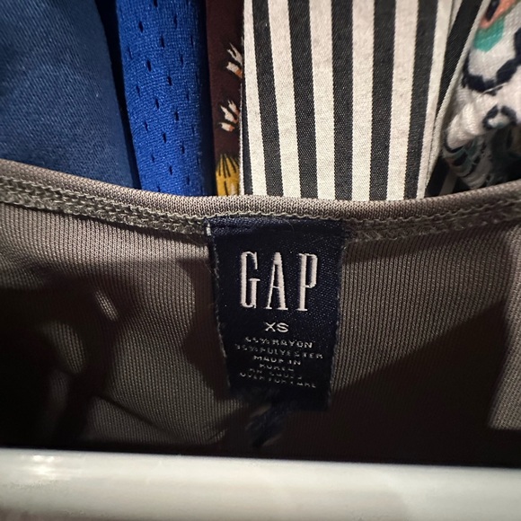 GAP Gray Tank Top - Picture 2 of 2